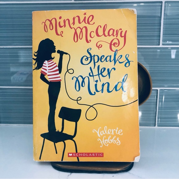 Bundle of 5 Scholastic Books Plus Small Pencil Case - Picture 10 of 16